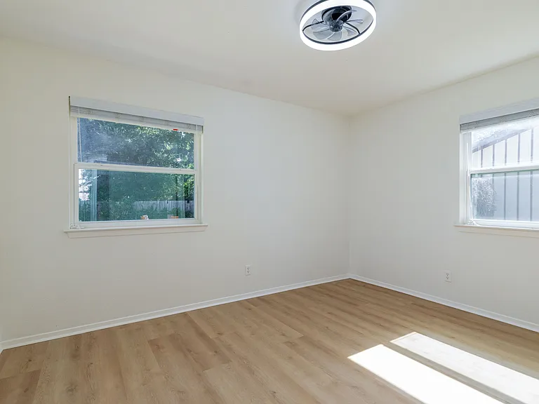 2212 Ridge Ln — Photo 1