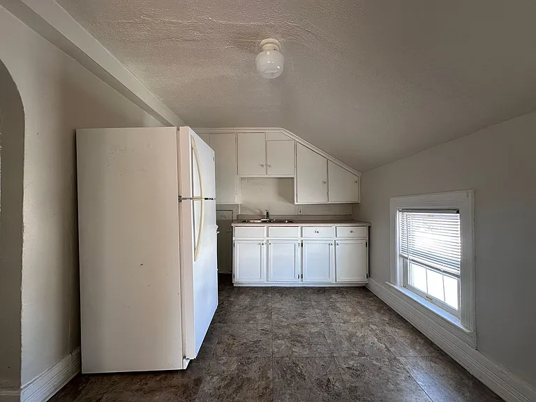 712 S Oakland Ave — Photo 10