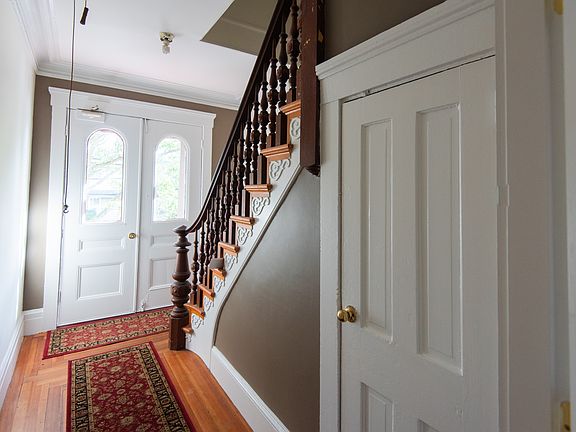 Front hall - Main home entrance