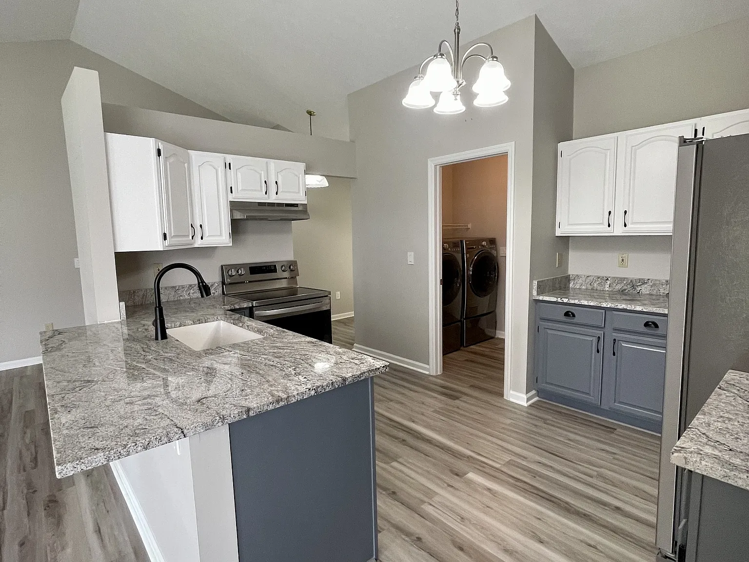 114 Warner Drive - 1 — Photo 2