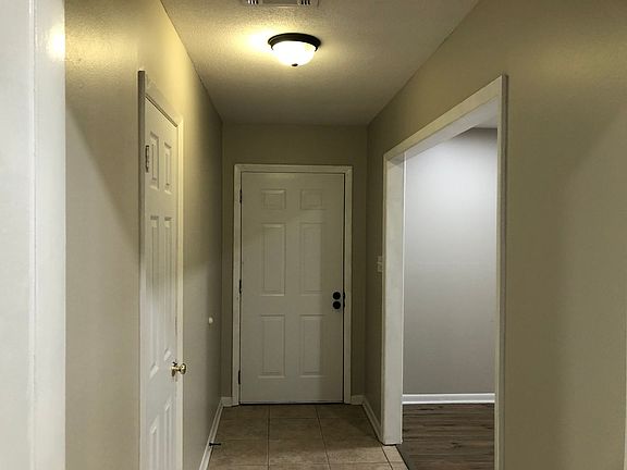 5th image of 6 Dogwood Dr