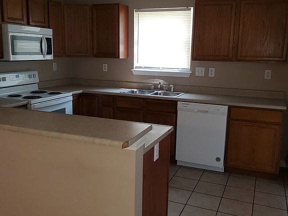 2nd image of 3884 Ledyard St