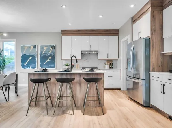 198 Panamount Vlg NW, Calgary, AB T3K 6K1