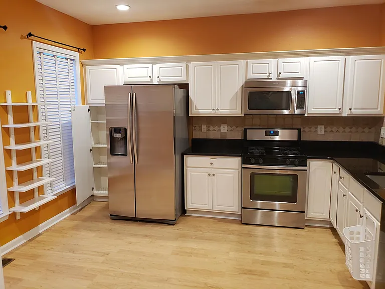 3396 Lathenview Ct — Photo 3