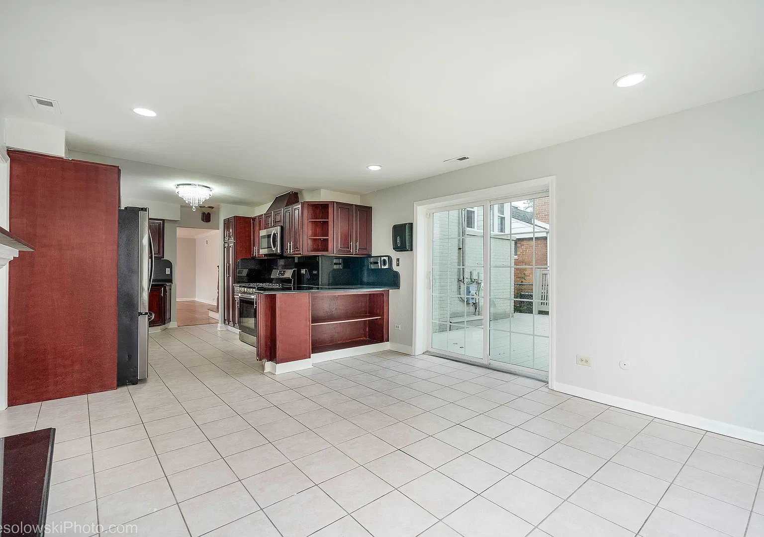 3 bed, 1900 sqft, $3,300 — Photo 4