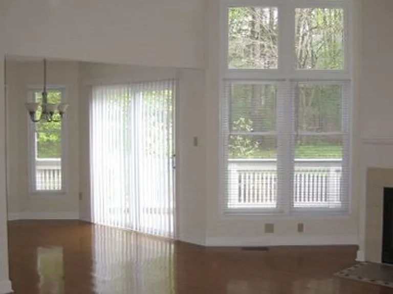 320 Kirkwood Dr — Photo 4