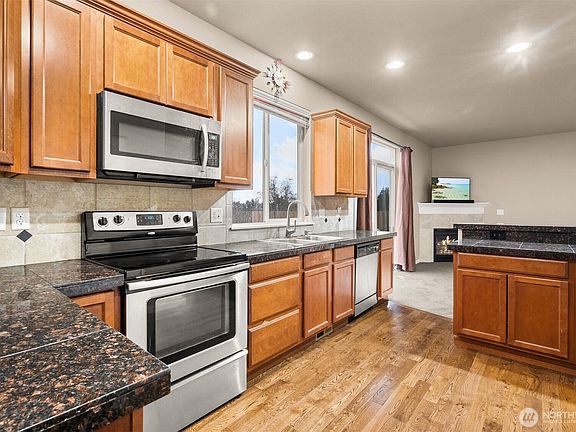 5th image of 16402 Canal Court SE