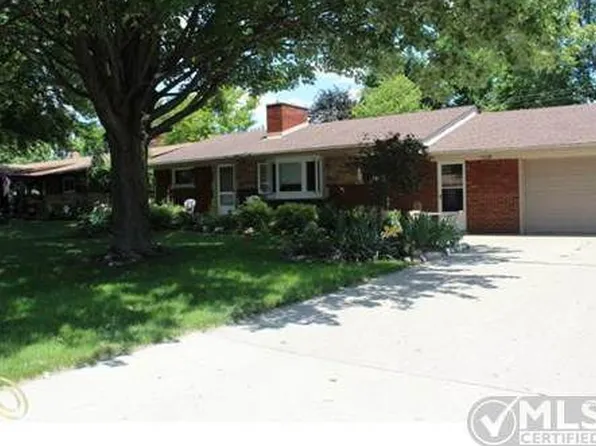 48812 Oriole Dr, Shelby Township, MI 48317