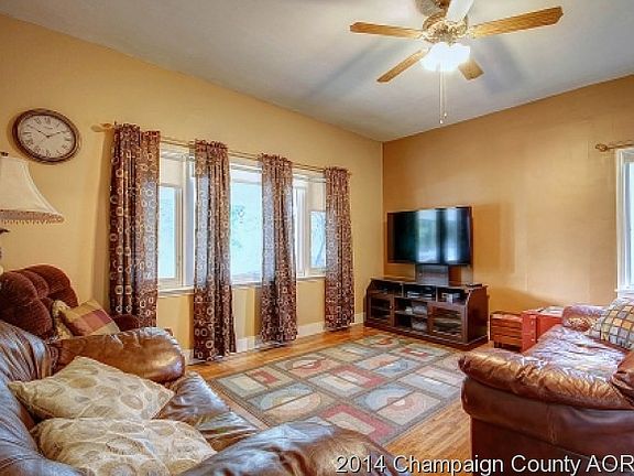 4th image of 402 E 12th St