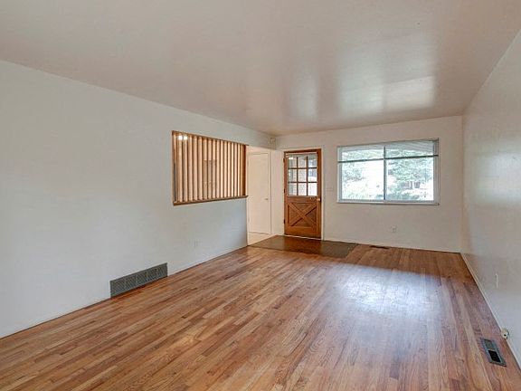 3640 Conifer Court Living Room