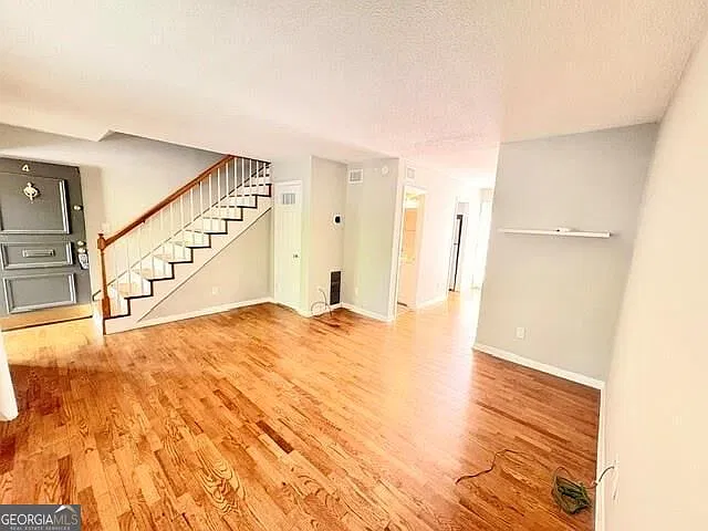 2 bed, 1.5 bath, 1064 sqft, $2,000 — Photo 2