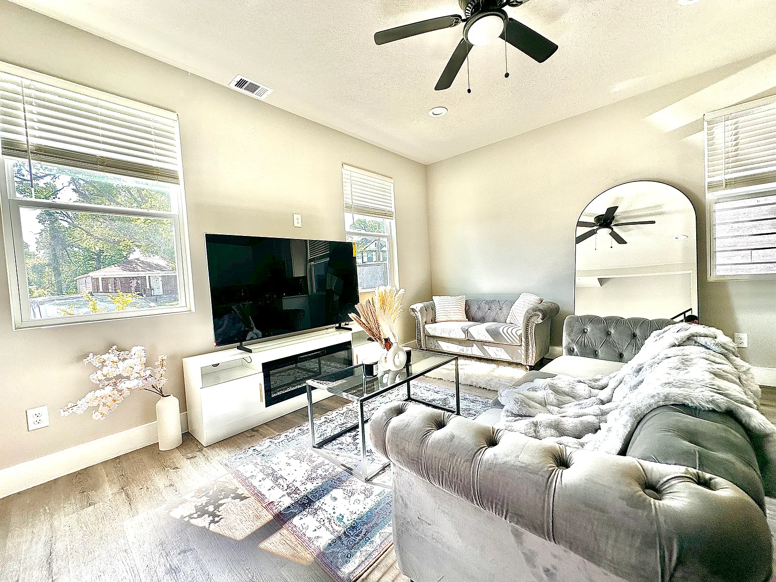 3 bed, $4,200 — Photo 4