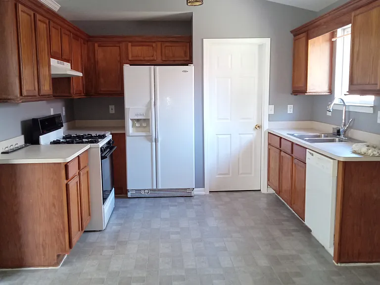 5668 Polk St — Photo 3