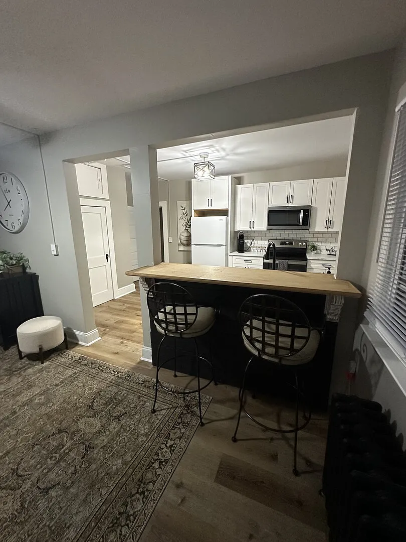 108 South Franklin Street #6- Beautiful Furnished apartment available — Photo 4