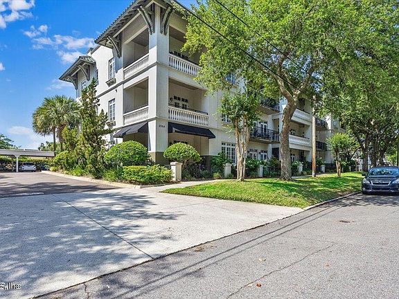 4th image of 2064 HERSCHEL Street #203