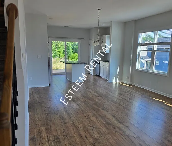 90 Greenview St — Photo 6