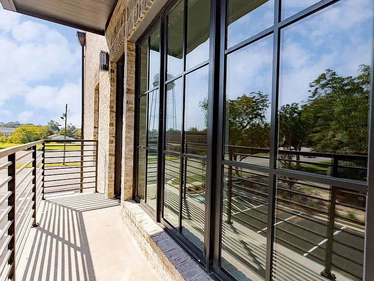 1009 Northside Dr — Photo 44