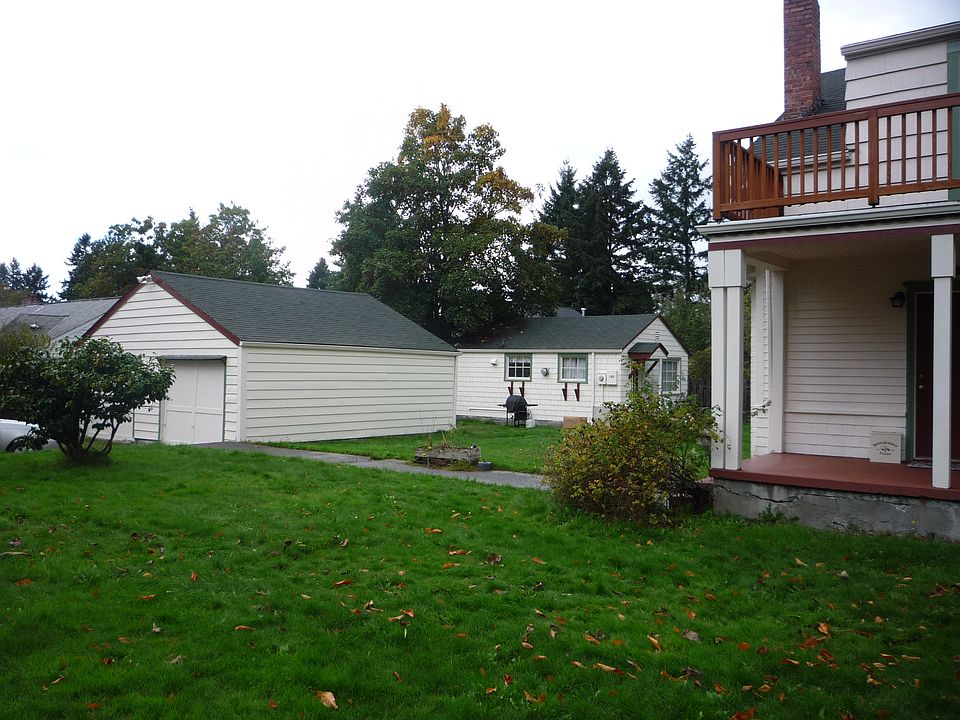 607 Cottage & 605 Main House