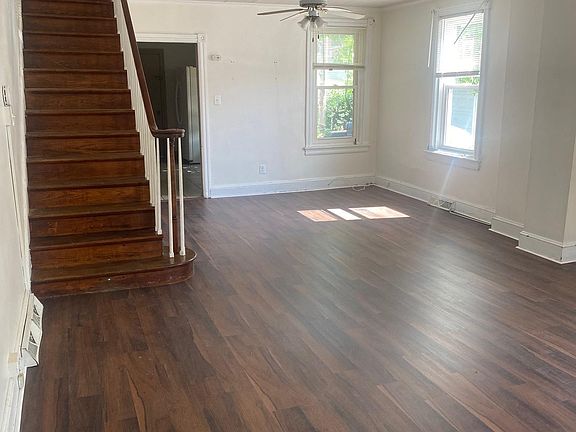3rd image of 242 Charles St