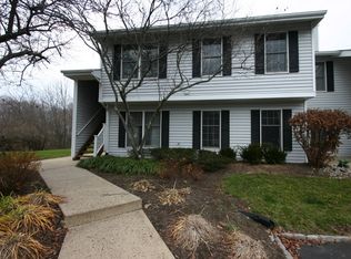 400 Ferncrest Ct, Three Bridges, NJ 08887
