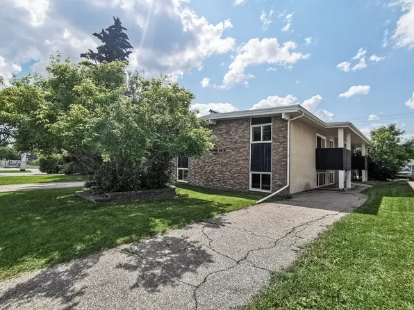 607 67th Ave SW #2, Calgary, AB T2V 0M3