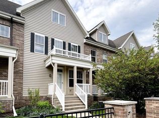17 S Gardens Way, Fitchburg, WI