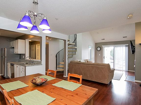 4th image of 10001 Vanderbilt Cir APT 11-2