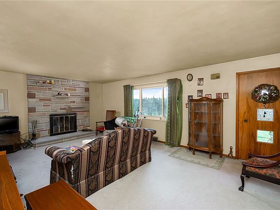 4th image of 349 Dinnerbell Rd