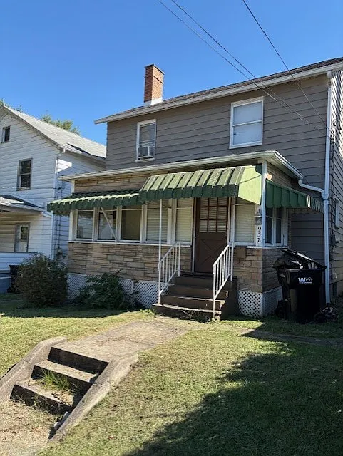 957 Main St photo 1