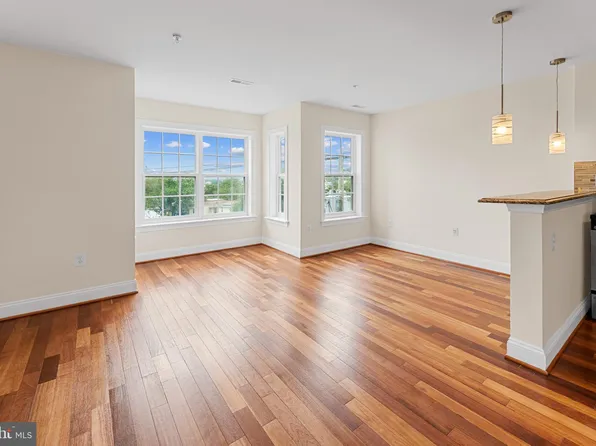 911 Kennedy St NW #13, Washington, DC 20011