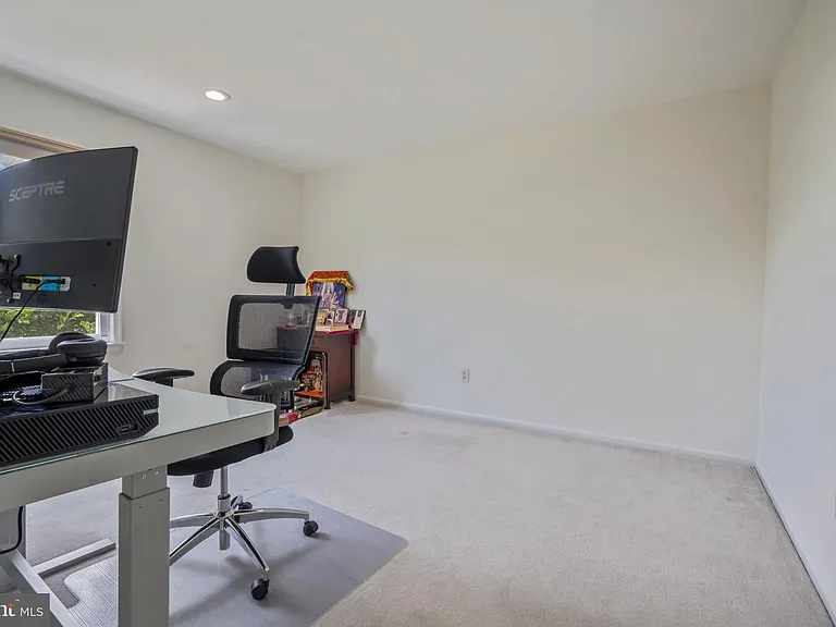 5 Robert Dr — Photo 30