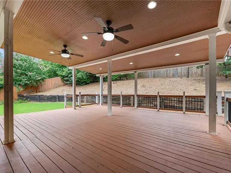 125 Sandridge Ct — Photo 4