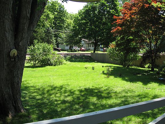 rear yard w sugar/red maples