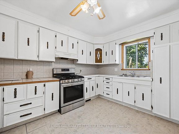 5th image of 2944 Ebony St