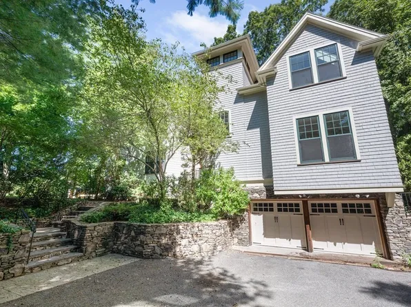 823 Newton St, Brookline, MA 02467