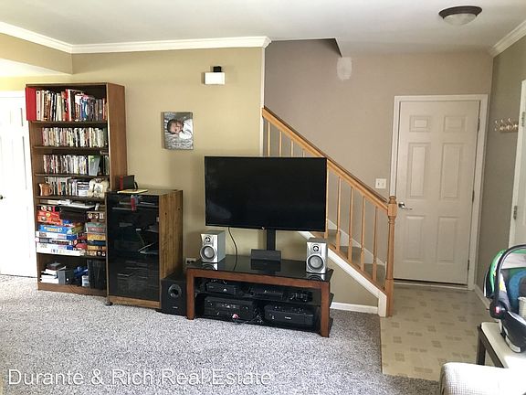 5th image of 1148 N Village Dr