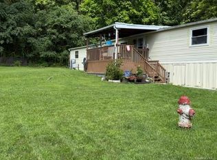 2 Walnut Park Ln, Milton, NY 12547