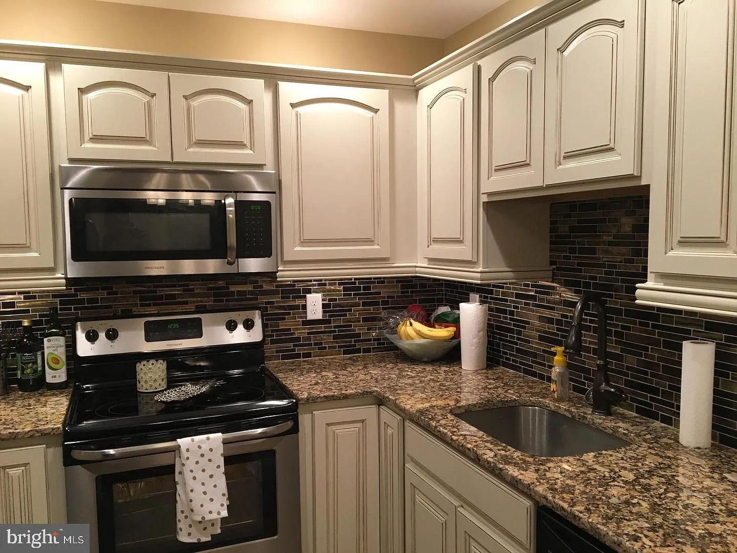 2 bed, 1.5 bath, 1100 sqft, $1,675 — Photo 3