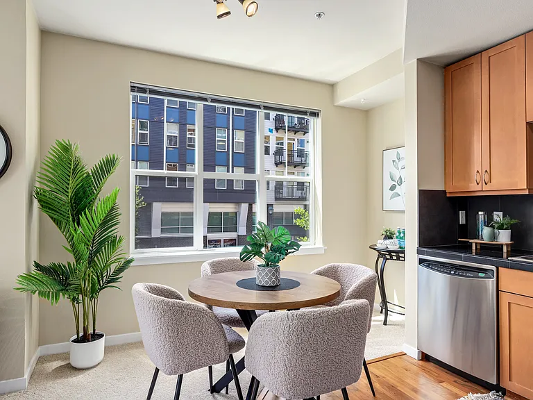 16141 Cleveland St #203 — Photo 4