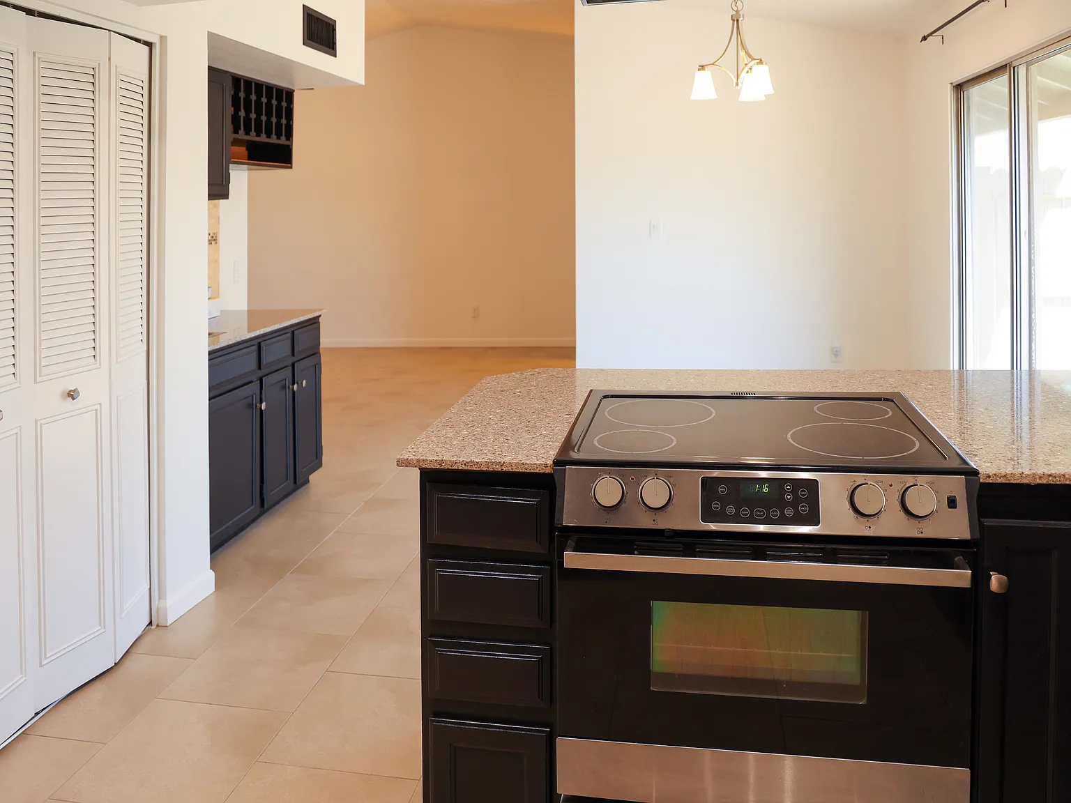 2 bed, 1256 sqft, $1,850 — Photo 4