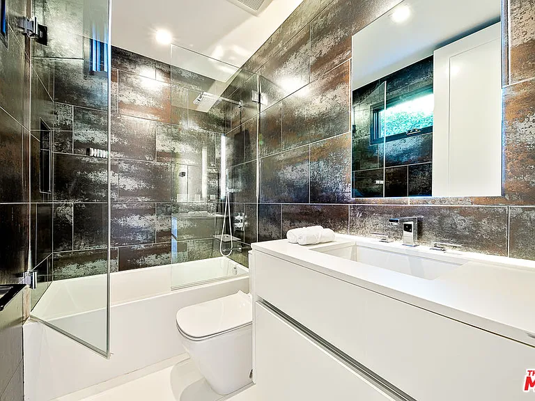 9038 Meredith Pl — Photo 24