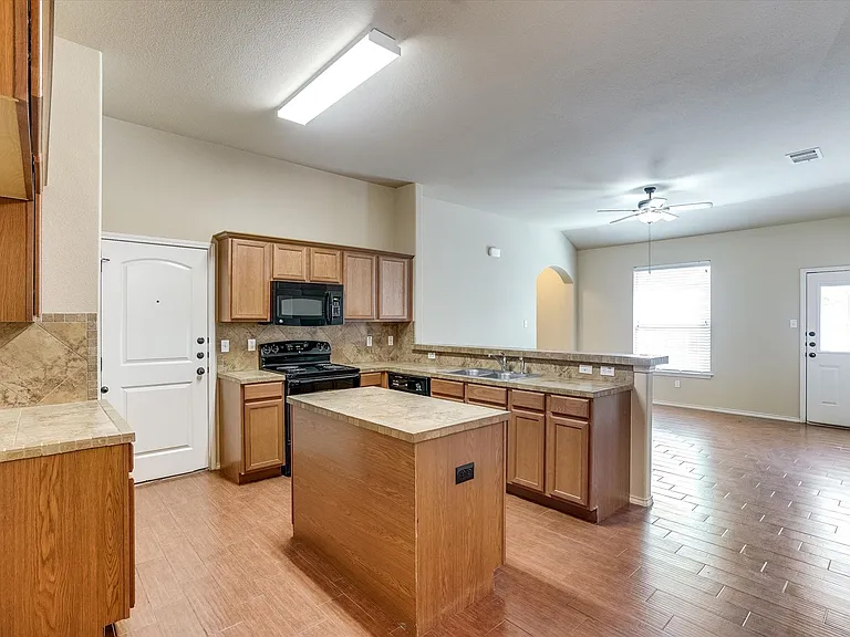 1124 Brendon Lee Ln — Photo 9