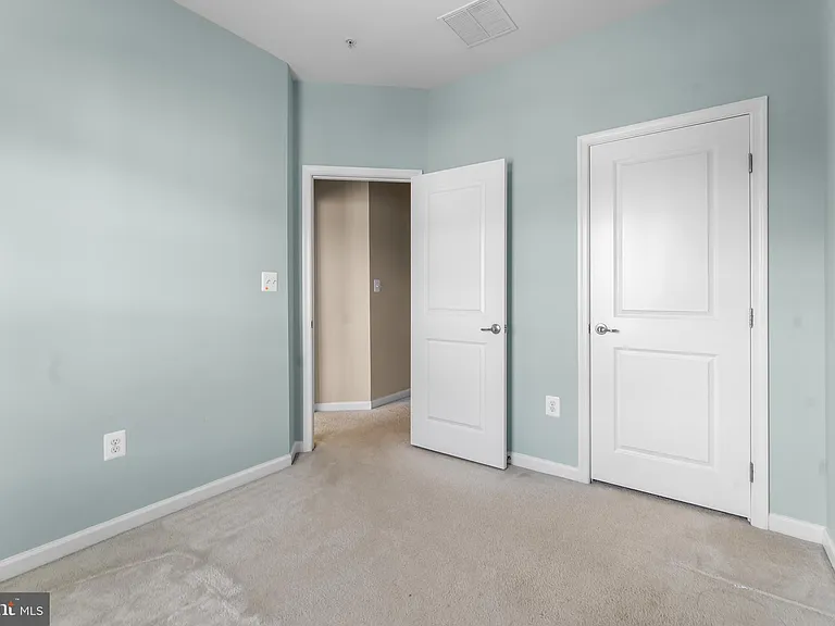 3218 Vogel Rd — Photo 25
