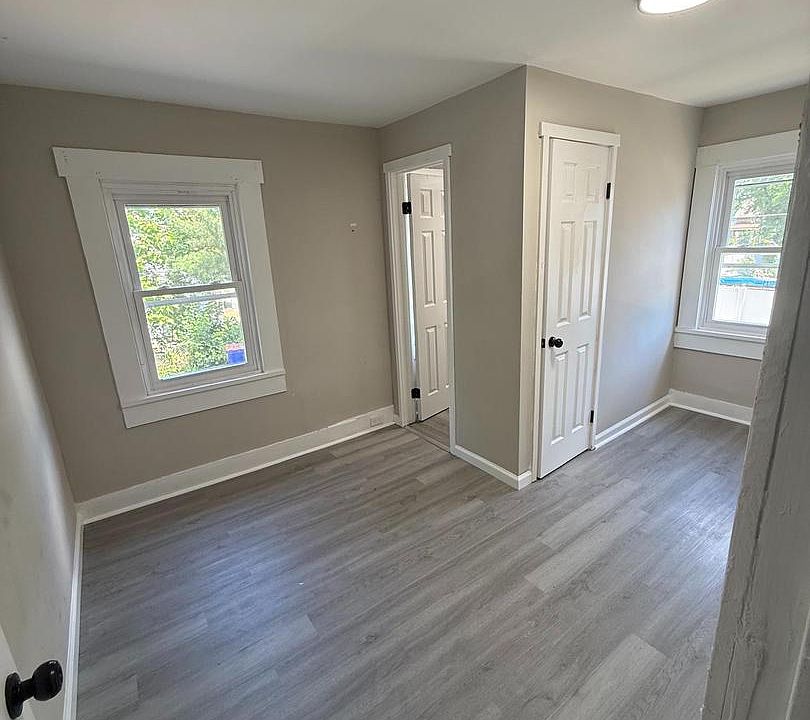 2nd image of 300 W Foundry St
