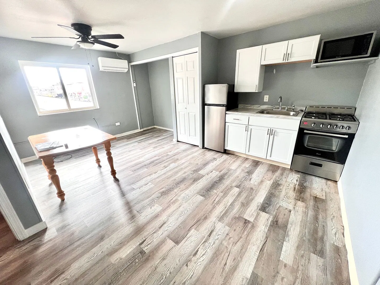810 Merchant Street (Full Service) — Photo 3