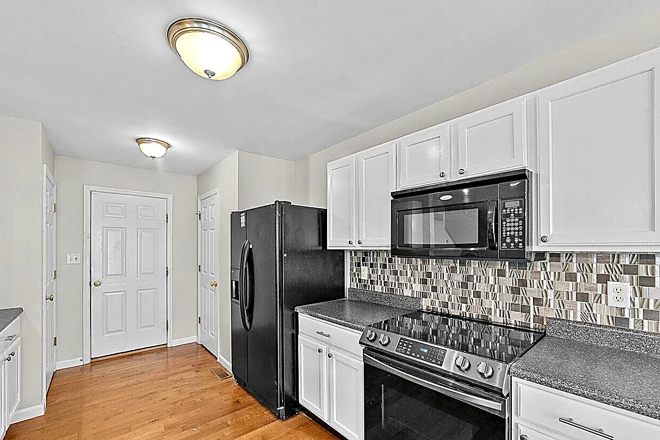 3 bed, 1720 sqft, $2,700 — Photo 3