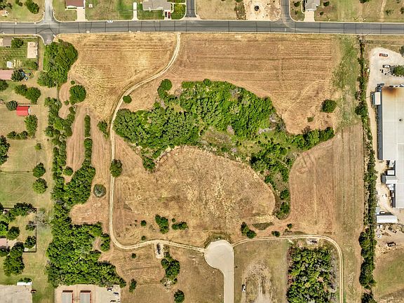 3rd image of 222 N Millheisler Rd