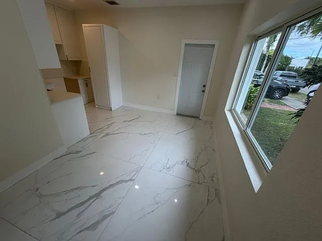 6410 NW Miami Ct — Photo 12