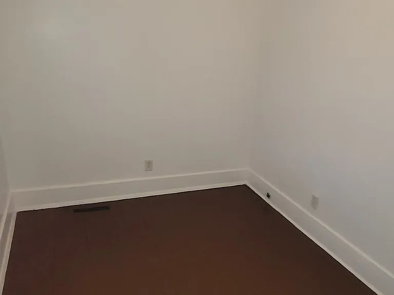 536 Jefferson St — Photo 15