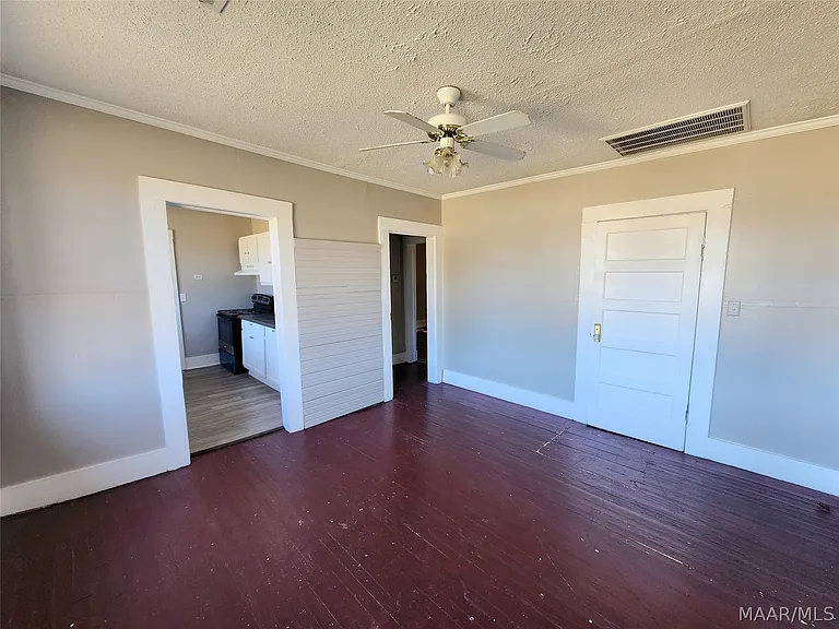 210 W Osceola St — Photo 17